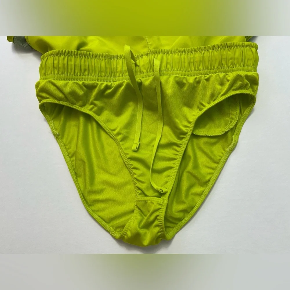 Nike Women's Dri-fit Tempo Track 3.5 Shorts in Bright Cactus Size: XS - NWT